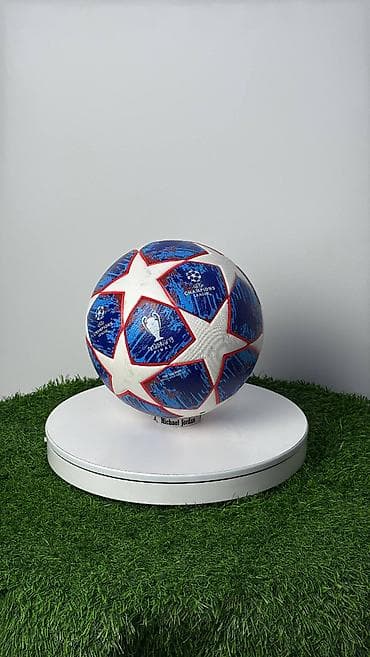 Футбольный мяч UEFA Champions League, дизайн финала в Мадриде. -