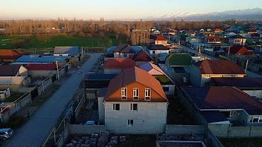 дом 3 этажа: Продаётся просторный двухэтажный дом с мансардой в частном секторе. - — 3
