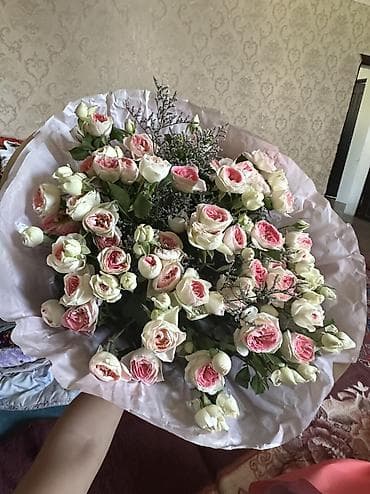Свежий букет из спрей роз