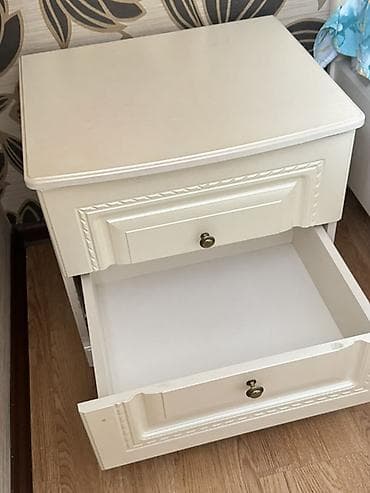 Спальные гарнитуры: Спальный гарнитур в классическом стиле, цвет айвори/молочный, с резным — 5