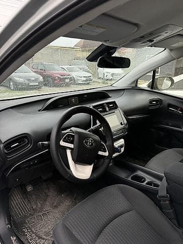 b class: Toyota Prius: 2018 г., 1.8 л, Автомат, Гибрид, Хэтчбэк — 4