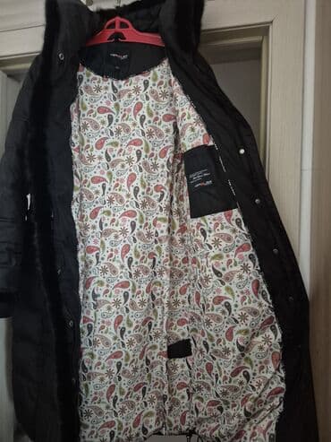 шапка женская из искусственного меха: Стёганое женское пальто-пуховик темно‑серого цвета. Особенности: - — 4