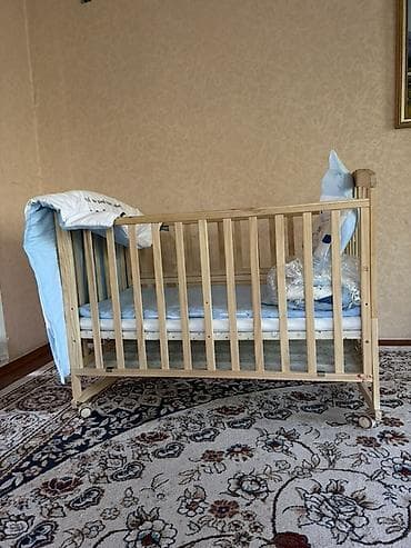 эски эмеректер: Манеж керебет, Колдонулган, Бүктөө, Жыгач — 1