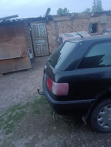 mercedesbenz е320: Audi 80: 1994 г., 2 л, Универсал — 3