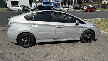 model x: Toyota Prius: 2011 г., Гибрид, Хэтчбэк — 3