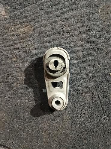 Детали двигателя и моторы в сборе: Подушка мотора Renault 2018 г. — 1