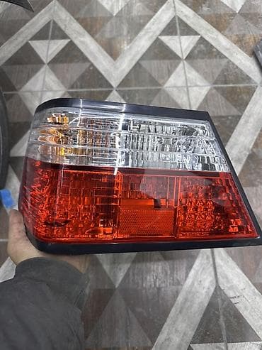 вампер 124: Задний фонарь (левый,правый) для мерс124 — 1