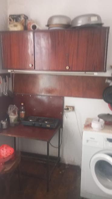 Недвижимость: Продам дом: 3 комнаты, кухня также выделена. Планировка: - Три — 4