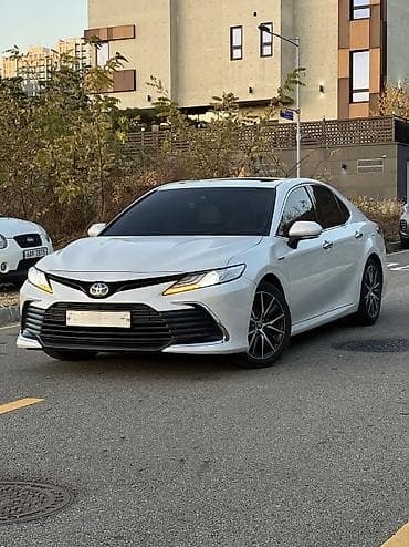 Унаа: Toyota Camry: 2022 г., 2.5 л, Автомат, Гибрид, Седан — 4