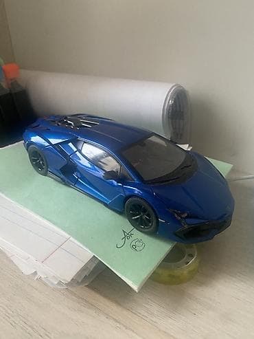 Коллекционная модель автомобиля Lamborghini Revuelto, масштаб 1:24. - — 3