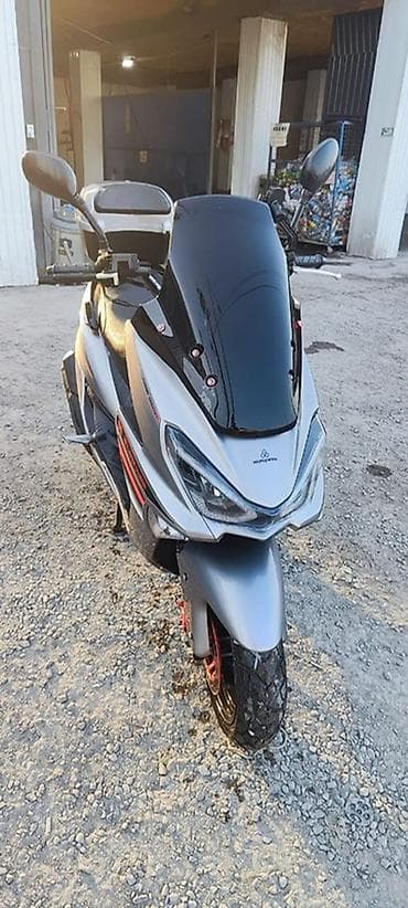 продаю сузуки: Срочно Скутер/максискутер 150 куб В идеальном состоянии, торг уместен — 2