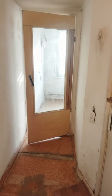 дом вагончик: 1 комната, 27 м², 105 серия, Старый ремонт — 1