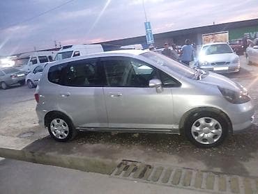 small car: Honda Fit: 2002 г., 1.3 л, Вариатор, Бензин, Хэтчбэк — 7