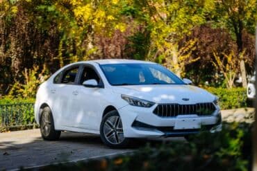 Kia K3: 2020 г., 1.6 л, Вариатор, Гибрид, Седан