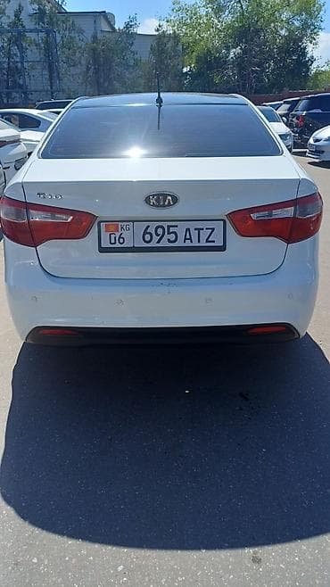 Транспорт: Kia Rio: 2012 г., 1.6 л, Кол менен иштөөчү, Бензин, Седан — 2