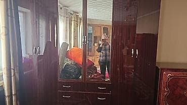 раскладной диван с креслами: Шкаф купе, Б/у, С зеркалом, ЛДСП — 1