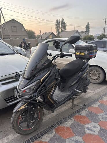 Макси-скутер 150 куб. см, Бензин, Б/у