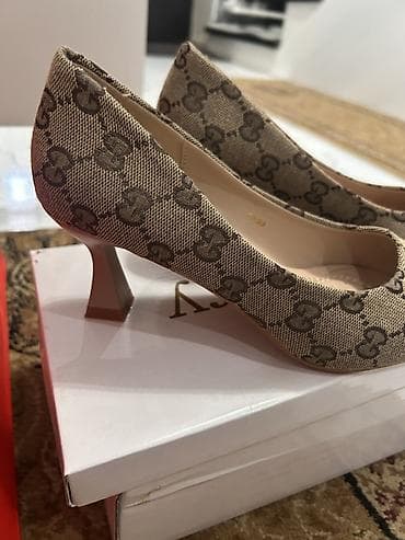 две пары: Туфли, 38, 39, Gucci, Новый, цвет - Бежевый, Платная доставка — 2