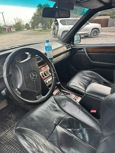 тягачь вольва: Mercedes-Benz W124: 1994 г., 2.2 л, Автомат, Бензин, Седан — 5