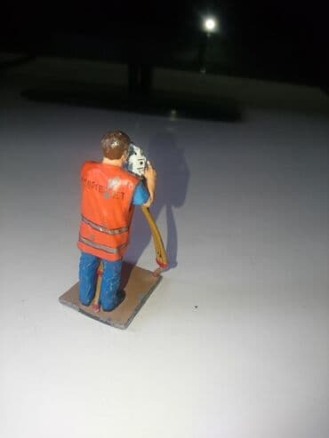 продажа статуэток: Оловянный викинг и геодезист — 3