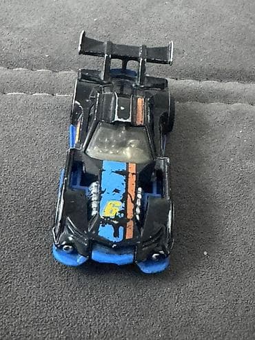 коллекционное: Набор из 4 коллекционных машинок в масштабе около 1:64. Состав: - — 7