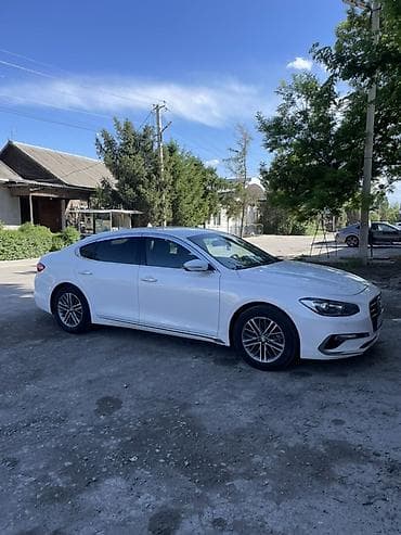 bmw e90: Белый бизнес-седан класса Е с просторным салоном и богатым оснащением — 1