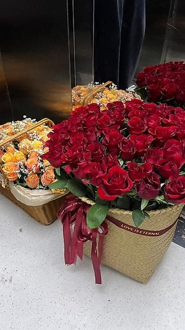 Светодиодные гирлянды: Большие цветочные композиции в плетеных корзинках Красные розы 53 — 1