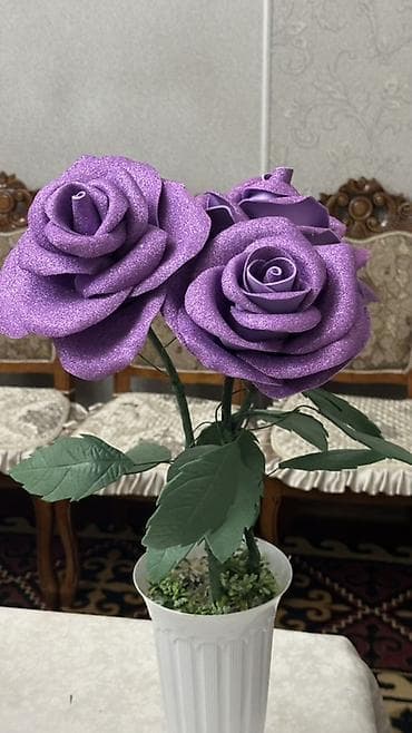 51 роза: Декоративная композиция с розами в вазе - Эффектные крупные розы — 4