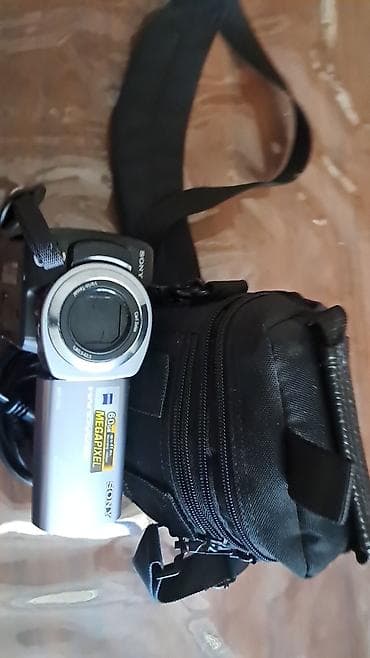 камера маленькая: Видеокамера Sony Handycam + сумка и аксессуары - Компактная — 1