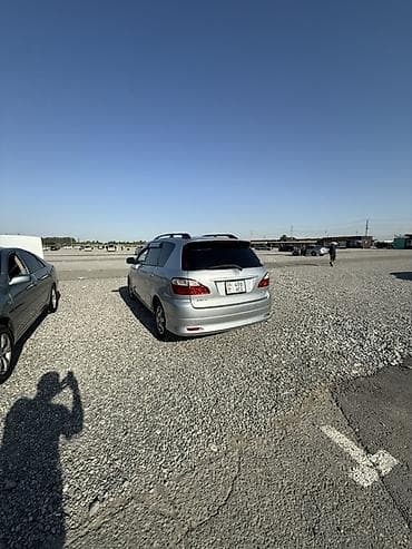 капот машины: Toyota Avensis Verso: 2004 г., 2.4 л, Механика, Бензин, Минивэн — 7