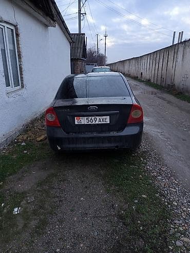 camry 80: Ford Focus: 2005 г., 2 л, Механика, Бензин, Седан — 4