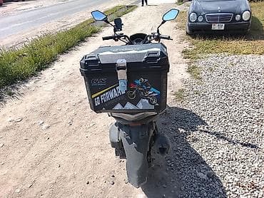 Скутер с установленным алюминиевым кофром - Тип: городской скутер