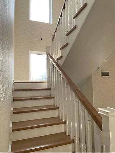 Продажа домов: Г. Чолпон- Ата в центре 2-этажный кирпичный дом 6-соток Дом 5ком — 10