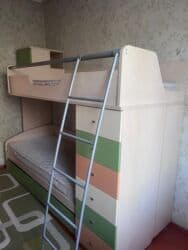 стульчик для новорожденных 3 в 1: Двухъярусная детская кровать, Б/у, ЛДСП, цвет - Бежевый — 2