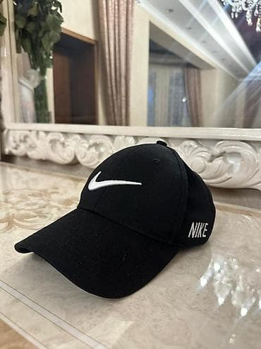 солом: Черная бейсболка Nike с вышитым белым логотипом спереди и надписью — 1