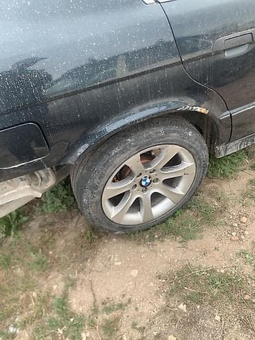 арзан матиз 1: BMW 5‑Series (E34), седан, черный цвет. Автомобиль после сильного — 3