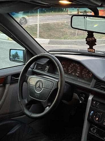 хелла: Mercedes-Benz W124: 1994 г., 2.2 л, Механика, Бензин, Седан — 6