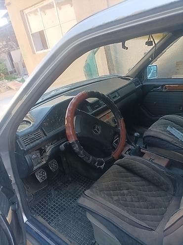 Унаа: Mercedes-Benz W124: 1988 г., 2 л, Кол менен иштөөчү, Бензин, Седан — 4
