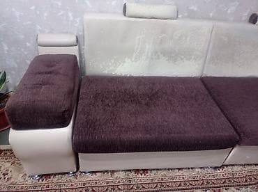 Офисная мебель: Угловой диван. цвет белая кожа. просим 2000. самовывоз. тел — 4