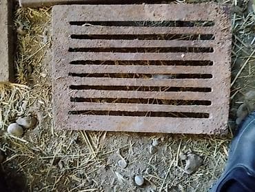 чугун металл: Печка двери чугунная толстый металл,есть 4 штуки, 2шт. большие, 2шт — 8