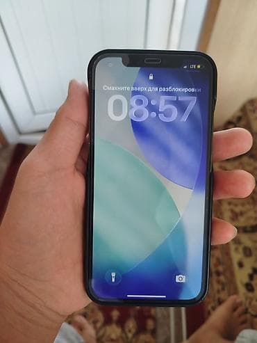 Apple iPhone с экраном (Face ID). Цвет корпуса — тёмно‑синий (Pacific — 2