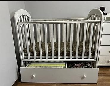 Терезелер жана комплектөөчүлөр: Манеж-кровать с маятниковым механизмом и выдвижным ящиком + матрас В — 2