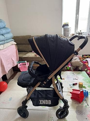 Коляскалар: Удобная детская коляска XNBB в черном цвете с рамой под дерево — 3