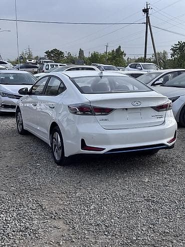 лексус кроссовер гибрид: Hyundai Elantra: 2020 г., 1.6 л, Автомат, Гибрид, Седан — 4