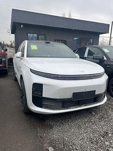 лонг лукс для роста: Lixiang L6 pro Белый кузов на элегантном кофейном салоне — стильный — 1