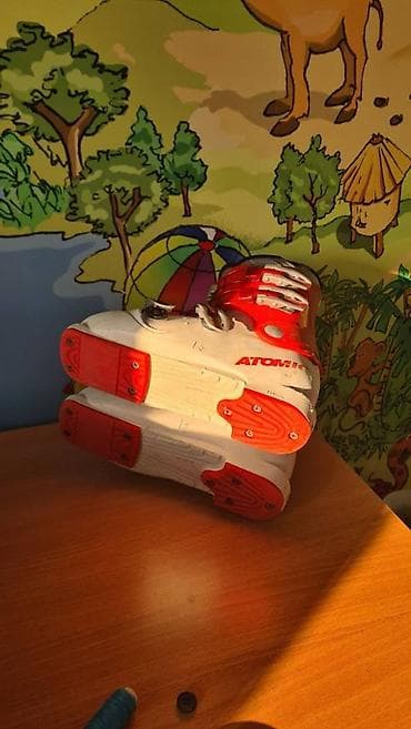 Спорт и хобби: Продам детские качественные горнолыжные ботинки Atomic. Размер 21,5 — 2