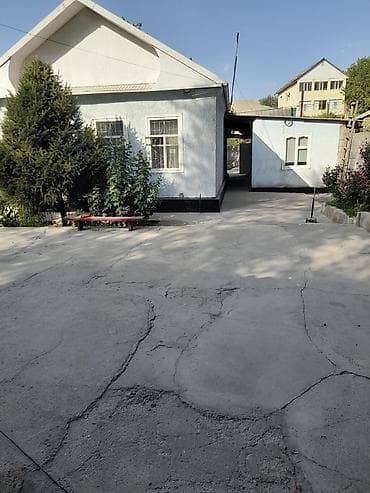 желтый домик: Дом с большим двором и хозяйственными постройками - Жилой дом с — 2