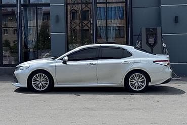 есть вариант: Toyota Camry: 2018 г., 2.5 л, Автомат, Бензин, Седан — 4