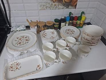 посуда для цветы: Фарфоровый костяной столовый набор с цветочным декором и золотистой — 1