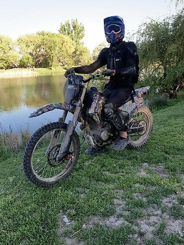 водный мото: Эндуро/кросс мотоцикл с одноцилиндровым 4‑тактным двигателем — 4